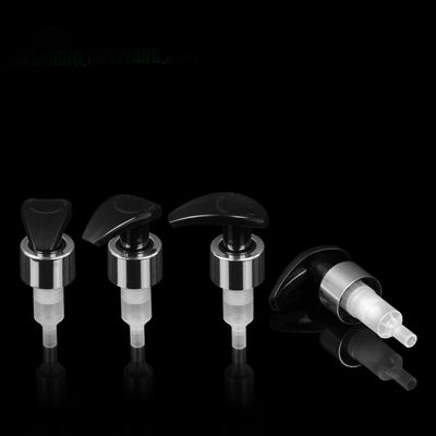 Leakproof PPは外のばねによって空気のない化粧品のローション ポンプ2.5CCを出力した肋骨で補強した